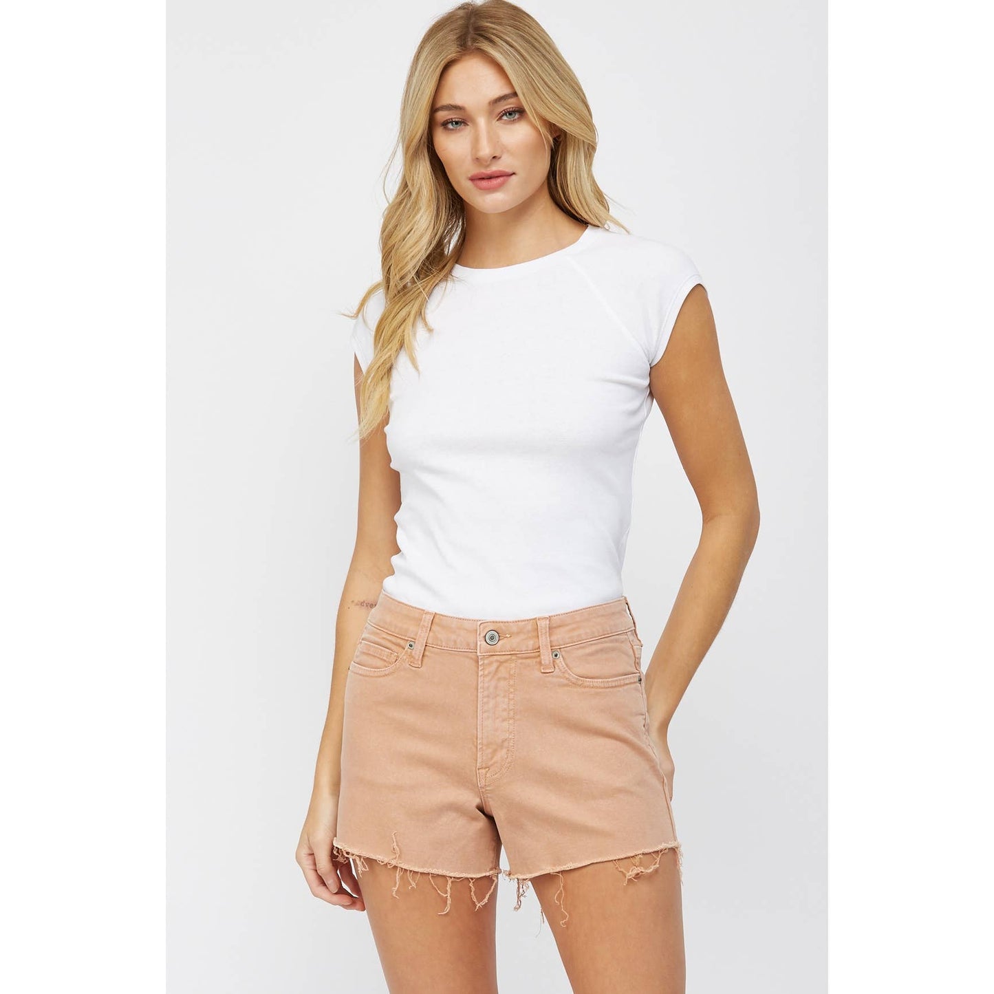 HIGH RISE VINTAGE SHORTS IN TAN
