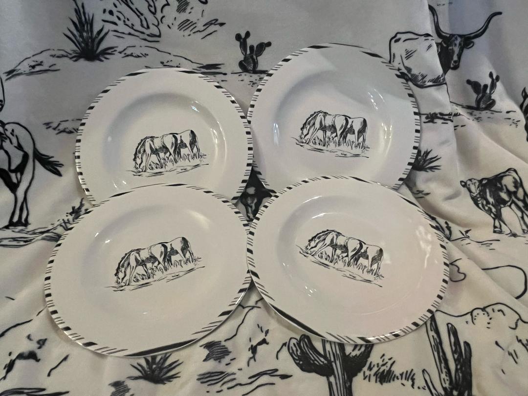 Black and White Ranch Life Dinnerwear set