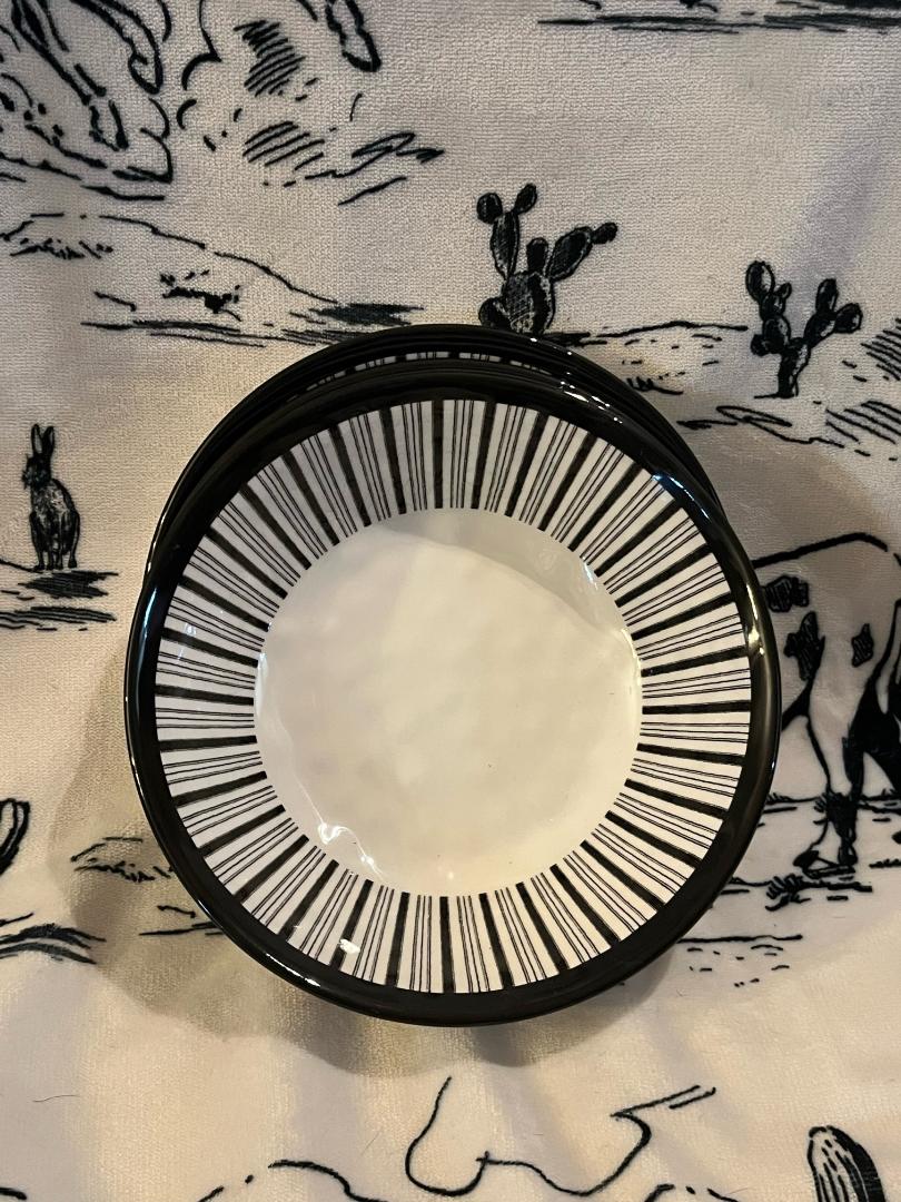 Black and White Ranch Life Dinnerwear set