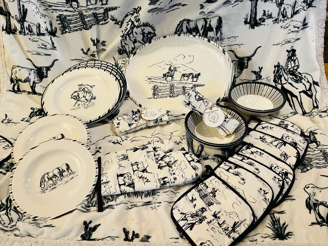 Black and White Ranch Life Dinnerwear set