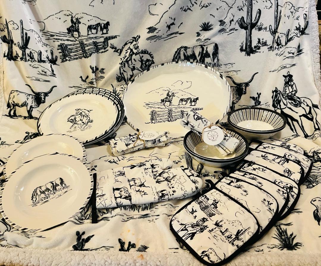 Black and White Ranch Life Dinnerwear set