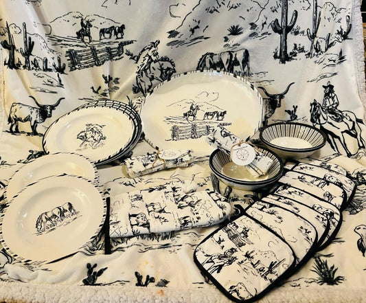 Black and White Ranch Life Dinnerwear set