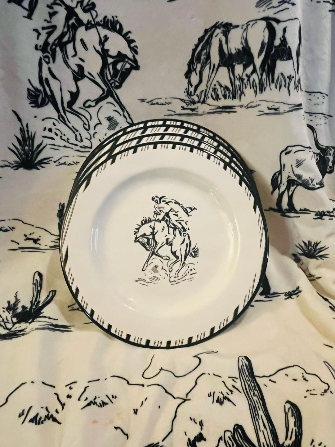 Black and White Ranch Life Dinnerwear set