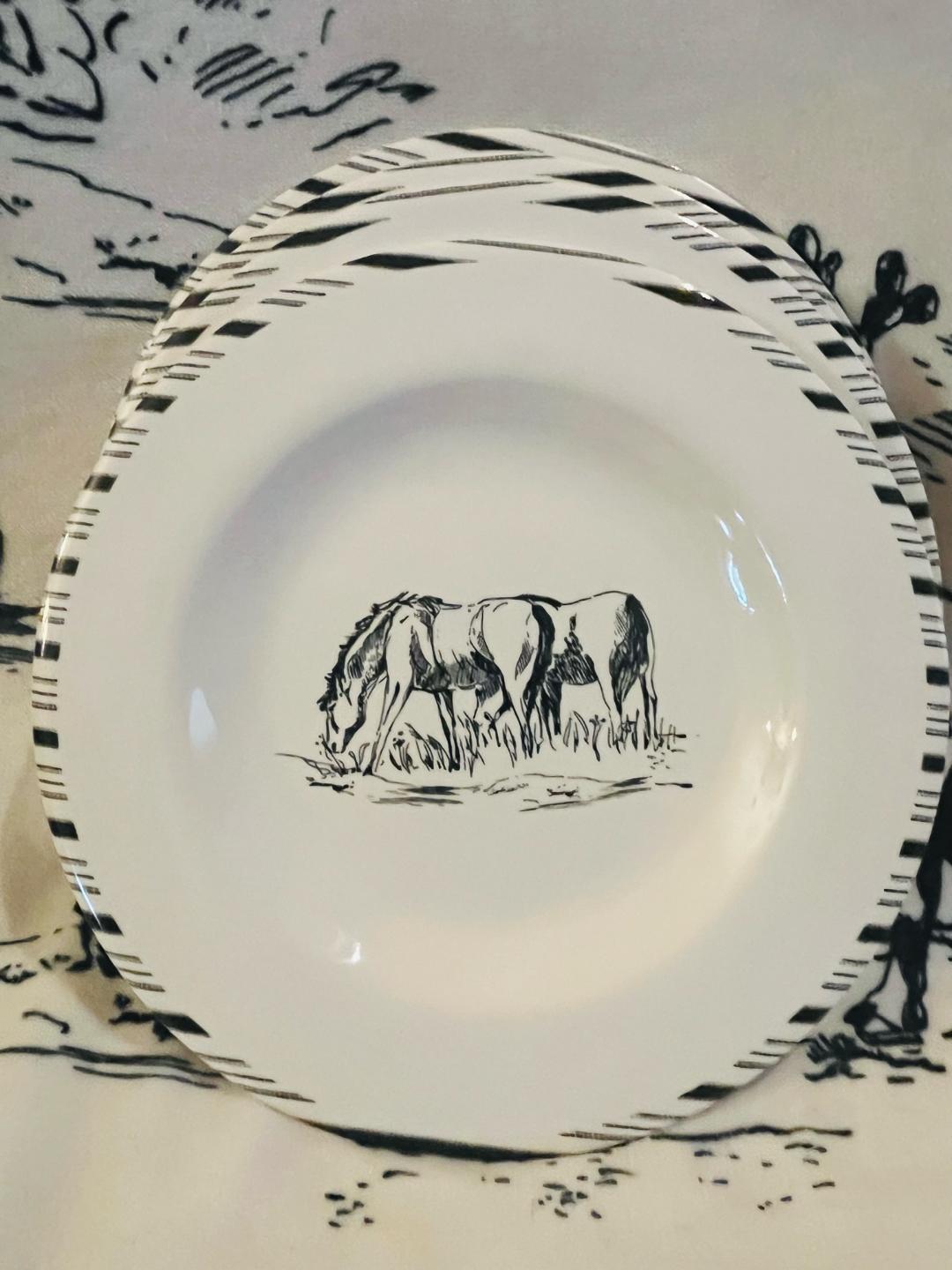 Black and White Ranch Life Dinnerwear set