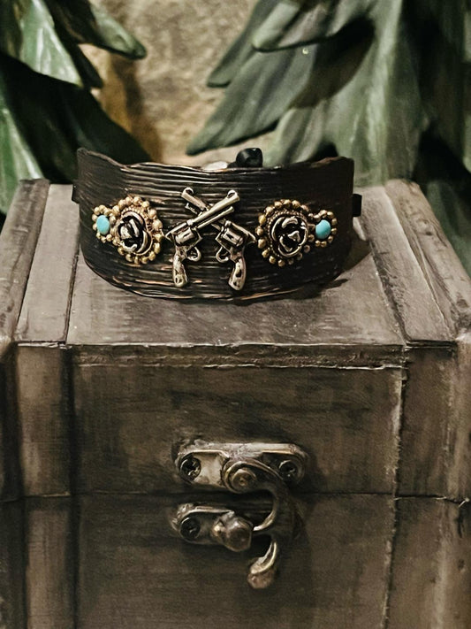 Crossed Pistols Bronze bracelet