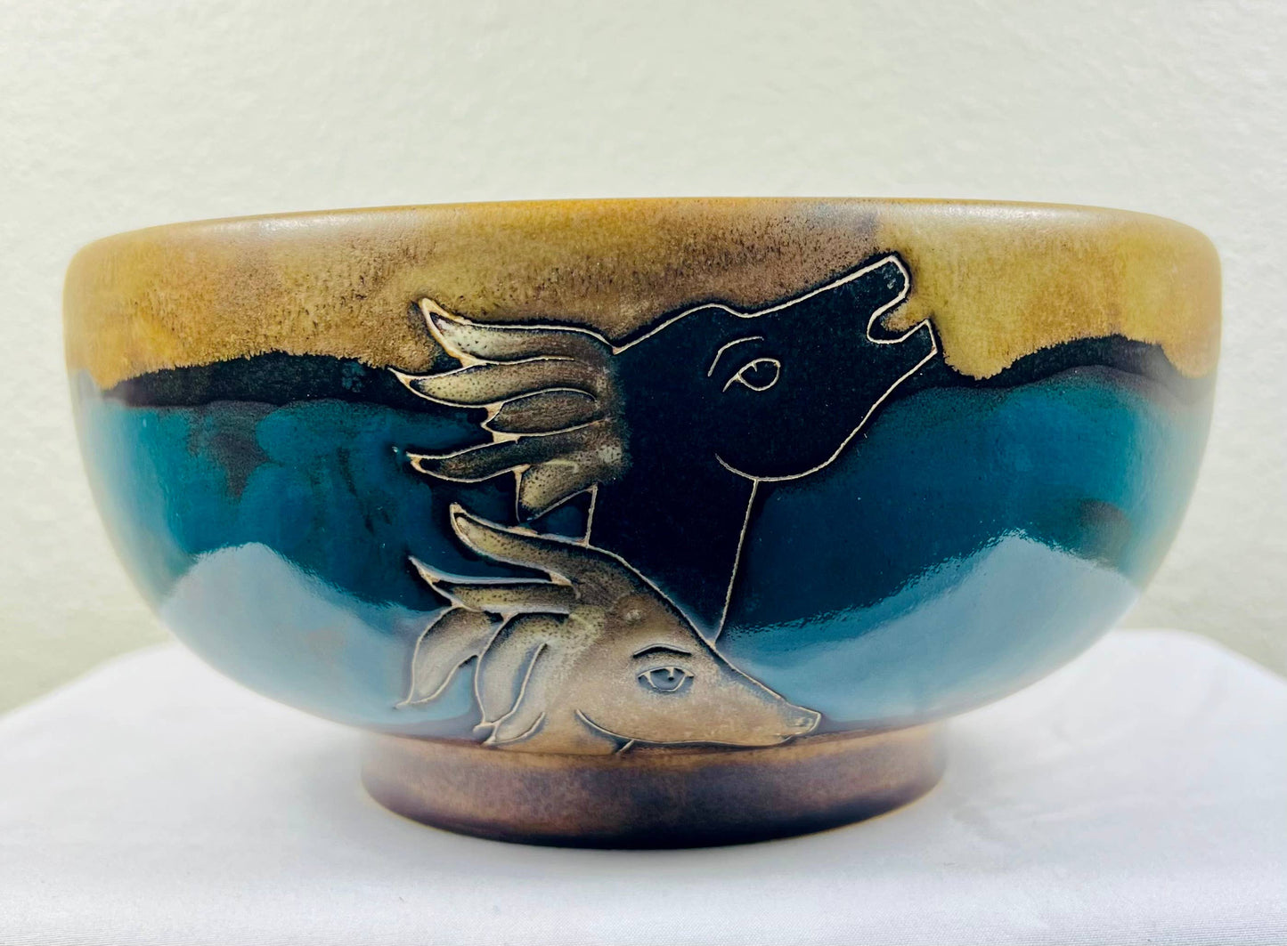 Mara Stoneware Horses 72 oz serving bowl
